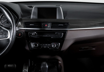 Подержанный автомобиль BMW X1 2015 года (13 фото)