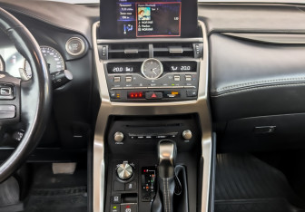 Подержанный автомобиль Lexus NX 2019 года (15 фото)
