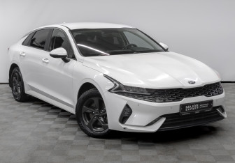 Подержанный автомобиль Kia K5 2021 года (3 фото)
