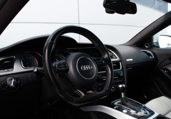Подержанный автомобиль Audi S5 Coupe 2012 года (9 фото)