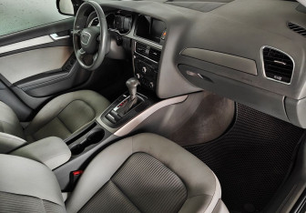 Подержанный автомобиль Audi A4 Sedan 2012 года (10 фото)