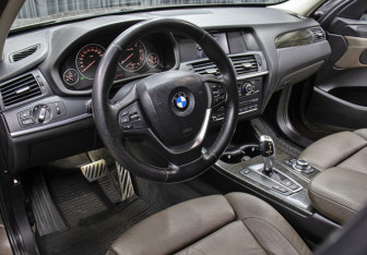 Подержанный автомобиль BMW X3 2012 года (16 фото)