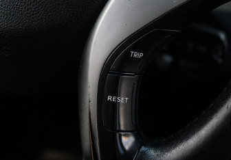 Подержанный автомобиль Hyundai Elantra Sedan 2011 года (17 фото)