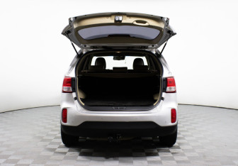 Подержанный автомобиль Kia Sorento 2012 года (13 фото)