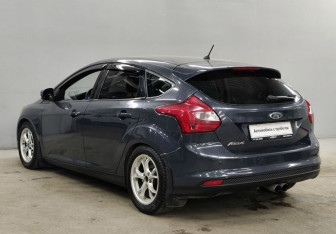 Подержанный автомобиль Ford Focus Hatchback 2011 года (7 фото)