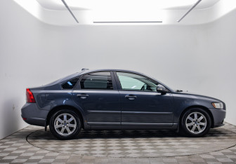Подержанный автомобиль Volvo S40 2011 года (4 фото)