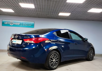 Подержанный автомобиль Hyundai Elantra Sedan 2012 года (5 фото)