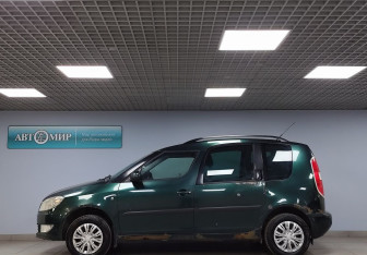 Подержанный автомобиль Skoda Roomster 2011 года (8 фото)