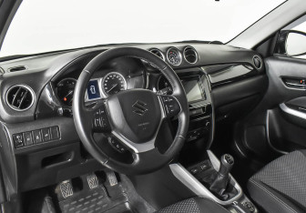 Подержанный автомобиль Suzuki Vitara 2017 года (11 фото)