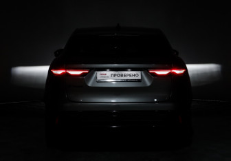 Подержанный автомобиль Jaguar F-Pace 2021 года (19 фото)