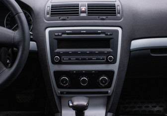 Подержанный автомобиль Skoda Octavia Liftback 2010 года (14 фото)