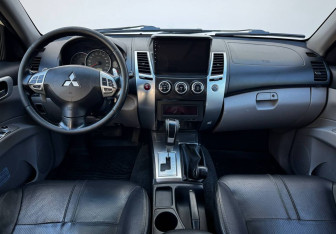 Подержанный автомобиль Mitsubishi Pajero Sport 2012 года (9 фото)