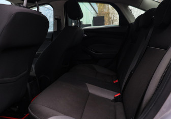 Подержанный автомобиль Ford Focus Sedan 2011 года (8 фото)