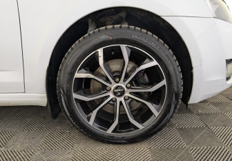 Подержанный автомобиль Skoda Octavia Liftback 2016 года (18 фото)