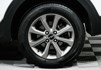 Подержанный автомобиль Kia Rio Hatchback 2022 года (8 фото)