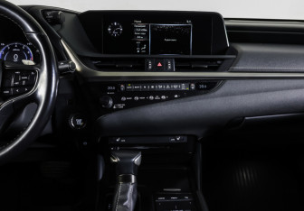 Подержанный автомобиль Lexus ES 2020 года (14 фото)