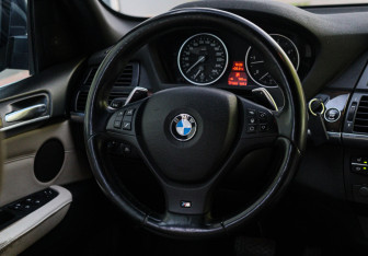 Подержанный автомобиль BMW X5 2013 года (11 фото)