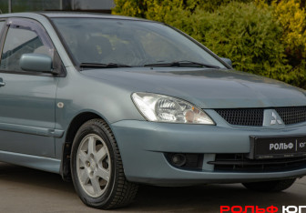 Подержанный автомобиль Mitsubishi Lancer Wagon 2007 года (16 фото)