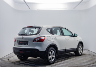 Подержанный автомобиль Nissan Qashqai 2010 года (5 фото)