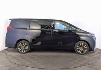 Подержанный автомобиль Toyota Alphard 2020 года (4 фото)