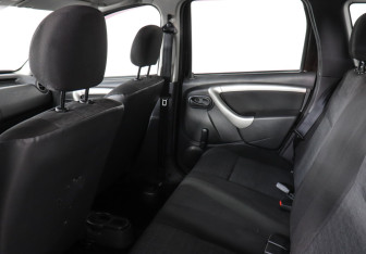 Подержанный автомобиль Renault Duster 2014 года (8 фото)