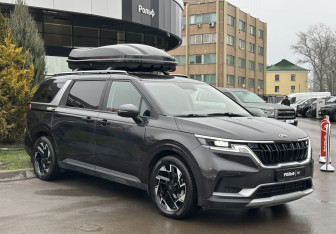 Подержанный автомобиль Kia Carnival 2021 года (3 фото)