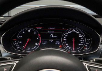 Подержанный автомобиль Audi A7 2013 года (8 фото)