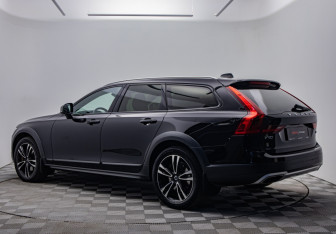 Подержанный автомобиль Volvo V90 Cross Country 2017 года (3 фото)