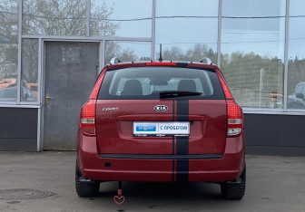 Подержанный автомобиль Kia Ceed Wagon 2011 года (6 фото)