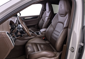 Подержанный автомобиль Porsche Cayenne 2021 года (20 фото)