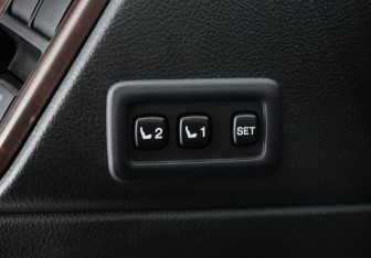 Подержанный автомобиль Toyota Land Cruiser Prado 2013 года (17 фото)