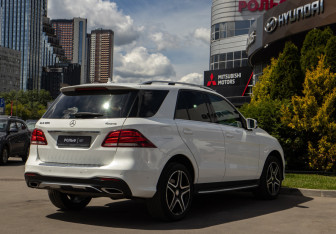 Подержанный автомобиль Mercedes-Benz GLE 2016 года (4 фото)