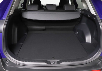 Подержанный автомобиль Toyota RAV4 2021 года (12 фото)