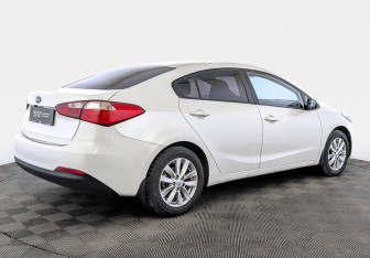Подержанный автомобиль Kia Cerato Sedan 2015 года (5 фото)