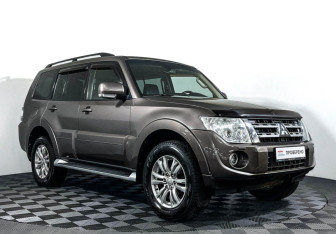 Подержанный автомобиль Mitsubishi Pajero 2012 года (3 фото)