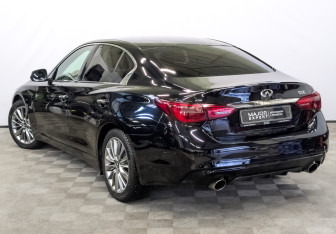 Подержанный автомобиль Infiniti Q50 2017 года (7 фото)