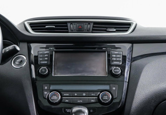 Подержанный автомобиль Nissan Qashqai 2017 года (9 фото)