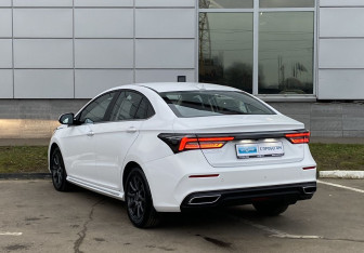 Подержанный автомобиль Omoda S5 2024 года (7 фото)