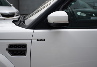 Подержанный автомобиль Land Rover Discovery 2015 года (21 фото)