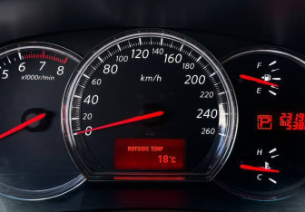 Подержанный автомобиль Nissan Teana 2011 года (13 фото)