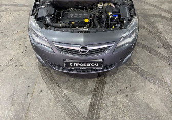 Подержанный автомобиль Opel Astra Hatchback 2011 года (9 фото)