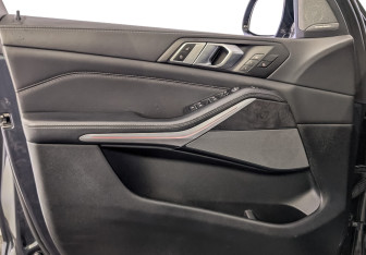 Подержанный автомобиль BMW X5 2022 года (19 фото)