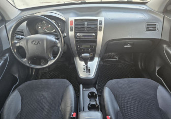 Подержанный автомобиль Hyundai Tucson 2006 года (9 фото)