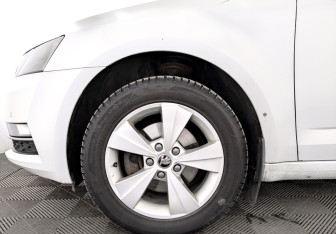 Подержанный автомобиль Skoda Octavia Liftback 2019 года (18 фото)