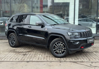 Подержанный автомобиль Jeep Grand Cherokee 2019 года (3 фото)