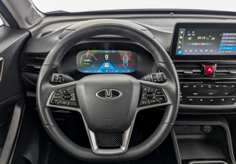 Подержанный автомобиль Москвич 3е 2023 года (22 фото)