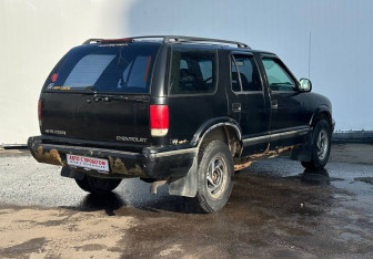 Подержанный автомобиль Chevrolet Blazer 1996 года (5 фото)