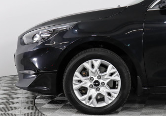 Подержанный автомобиль Kia Ceed Wagon 2021 года (10 фото)