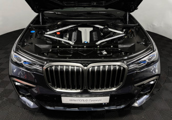 Подержанный автомобиль BMW X7 2020 года (9 фото)