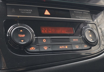 Подержанный автомобиль Mitsubishi Outlander 2019 года (14 фото)